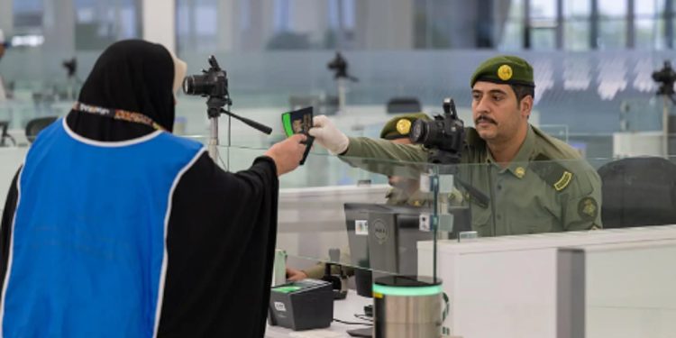 منفذ جديدة عرعر يواصل استقبال الحجاج القادمين من العراق