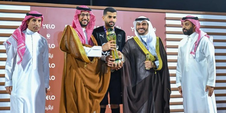 نائب أمير عسير يتوّج أبها بكأس دوري الدرجة الأولى للموسم الرياضي 2025 - 2026