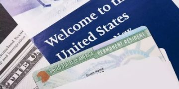 واشنطن تُلزم طالبي 'الغرين كارد' بالتقديم من بلدانهم