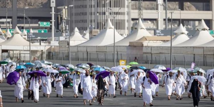 وزارة الحج تنصح ضيوف الرحمن بحمل المظلة أثناء المناسك