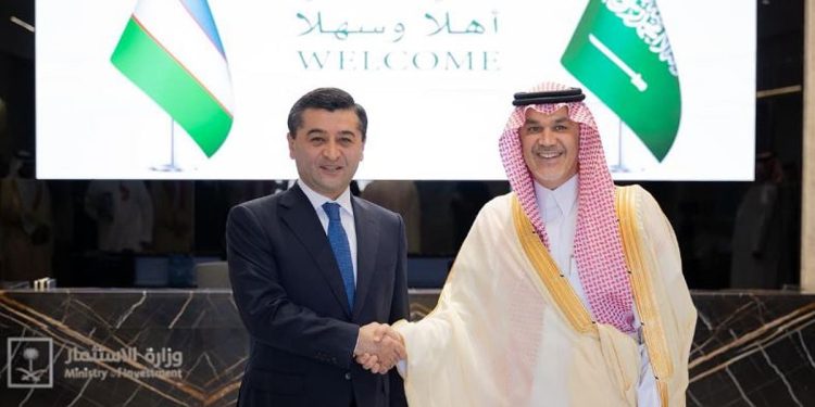 وزير الاستثمار يبحث مع وزير خارجية أوزبكستان العلاقات الثنائية بين البلدين