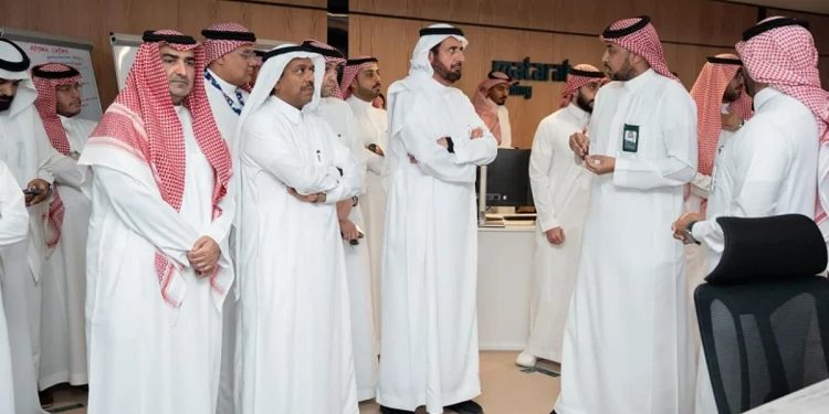 وزير الحج والعمرة يتفقد مطار الملك عبدالعزيز للاطمئنان على خدمات ضيوف الرحمن