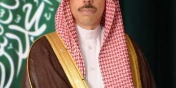 وزير الخارجية يبحث مستجدات الأوضاع مع نظيره القطري