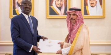 ولي العهد يتلقَّى رسالة خطية من رئيس موريتانيا