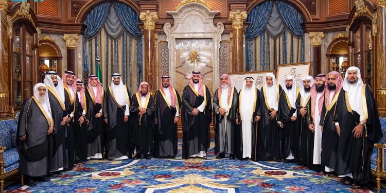 ولي العهد يستقبل وفد تكريم خادم الحرمين نظير دعمه لجمعيات تحفيظ القرآن الكريم بالمملكة