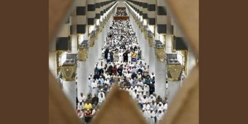 ضيوف الرحمن يتوافدون إلى المسجد النبوي بعد إتمامهم مناسك الحج