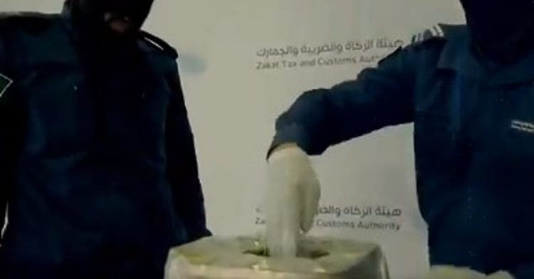 إحباط تهريب أكثر من 45 ألف حبة من الإمفيتامين المخدر في جمرك الحديثة