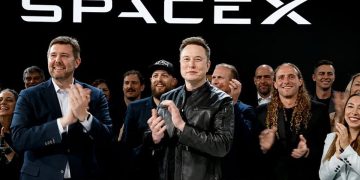 إيلون ماسك يقرع جرس إدراج أسهم  SpaceX بالبورصة