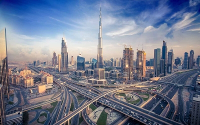 الإمارات تنفي مزاعم تحويل أموال إلى إيران