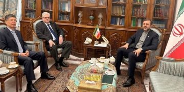 الخارجية الإيرانية تبحث مع سفيري روسيا والصين مسودة مذكرة التفاهم مع واشنطن