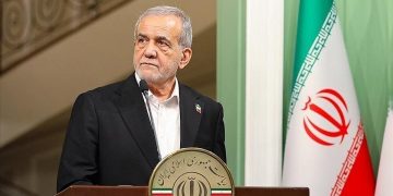 الرئيس الإيراني يعتزم زيارة باكستان غدا