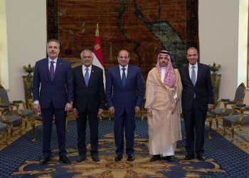 الرئيس المصري يستقبل الأمير فيصل بن فرحان ووزراء خارجية باكستان ومصر وتركيا