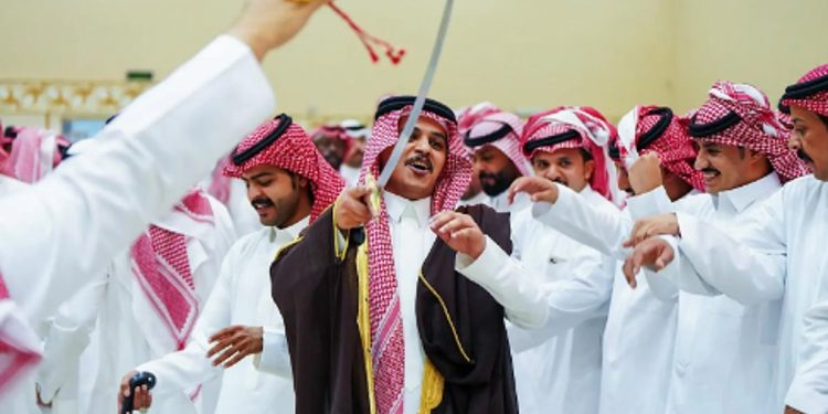 «الردادية».. فن شعبي تاريخي يواصل حضوره في المناسبات الاجتماعية
