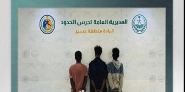 القبض على 3 مخالفين من الجنسية الإثيوبية لتهريبهم 42 كيلوجرامًا من القات في عسير