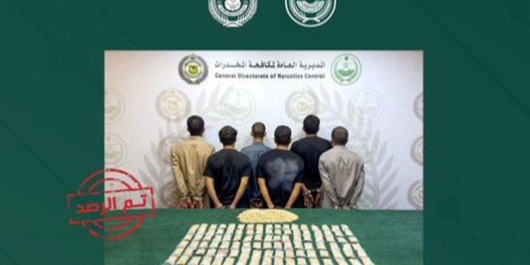القبض على 4 مواطنيين ومقيمين يمنيين لترويجهم الأقراص المخدرة بجدة