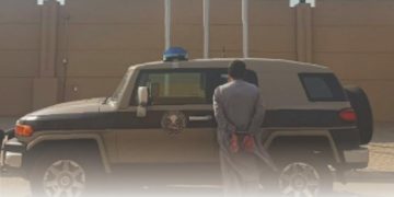 القبض على مقيم من الجنسية الأفغانية بمنطقة جازان لنقله مخالفين لنظام أمن الحدود 
