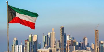 الكويت تغلق أجواءها مؤقتًا وتحوّل الرحلات إلى مطارات بديلة