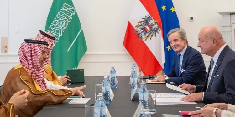 المستشار الاتحادي للنمسا يستقبل وزير الخارجية ويستعرضان العلاقات الثنائية