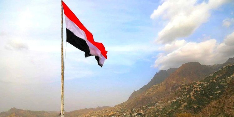اليمن يطالب بإنهاء التهديد الإيراني المستمر على دول المنطقة