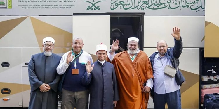 بدء أولى رحلات مغادرة ضيوف برنامج خادم الحرمين الشريفين بعد أداء مناسك الحج