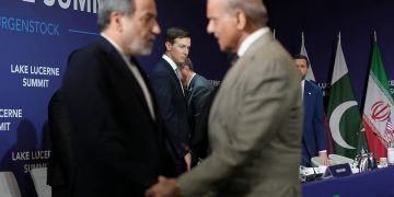 بعد انتهاء المفاوضات.. الوفد الإيراني برئاسة «قاليباف» يغادر سويسرا إلى طهران