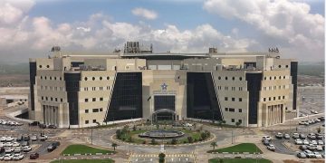 «جازان التخصصي» يُنهي معاناة مريضة بورم الثدي بعملية استئصال وترميم فوري بتقنيات تجميلية متقدمة