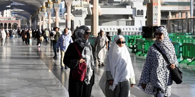 حجاج بيت الله الحرام يشيدون بالخدمات المقدمة لهم في المدينة المنورة بعد إتمام الحج
