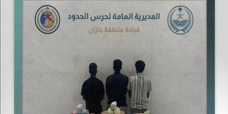 حرس الحدود بجازان يقبض على 3 إثيوبيين لتهريبهم 60 كيلوجرامًا من نبات القات المخدر