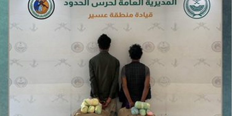 حرس الحدود بعسير يقبض على يمنيين لتهريبهما 24 كيلوجرامًا من نبات القات