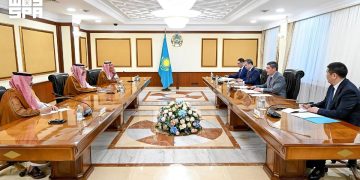 رئيس وزراء كازاخستان ووزير الصناعة يبحثان فرص تطوير الشراكات الاستثمارية