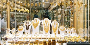 سعر الذهب في السعودية اليوم الخميس 18 -12-1447 لكل الأعيرة بعد ارتفاعه عالميا