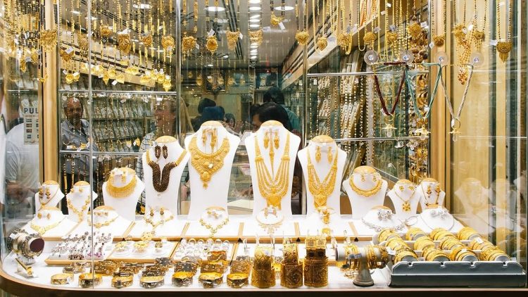 سعر الذهب في السعودية اليوم الخميس 18 -12-1447 لكل الأعيرة بعد ارتفاعه عالميا