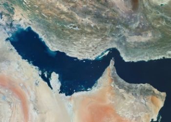 سماع دوي انفجارات قرب مضيق هرمز