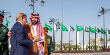 شهباز شريف يعرب لولي العهد عن تقدير باكستان لدعم المملكة جهود السلام والتأكيد على تعزيز الشراكة الثنائية