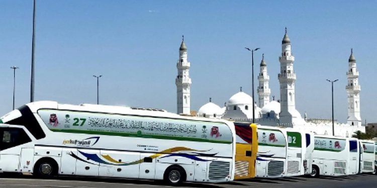 ضيوف برنامج خادم الحرمين الشريفين يزورون مسجد قباء ومواقع تاريخية بالمدينة المنورة