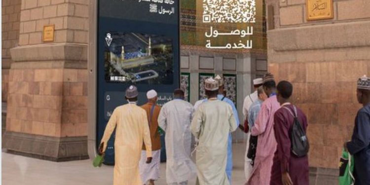 لتسهيل رحلات الزوار.. «شؤون الحرمين» تتيح خدمة متابعة مسار السلام بالمسجد النبوي