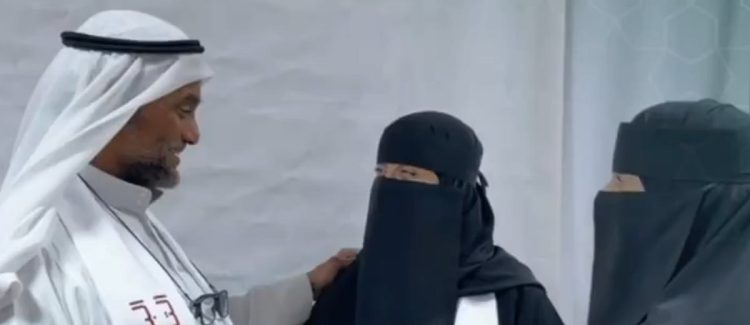 منذ 44 عاماً.. أب يتطوع لخدمة الحجاج وأبناؤه يكملون المسيرة