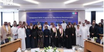 نائب وزير الموارد البشرية يفتتح أعمال برنامج تبادل المعرفة السعودي البحريني