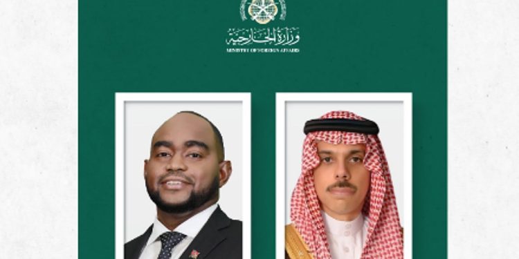 وزير الخارجية يبحث الموضوعات والقضايا ذات الاهتمام المشترك مع نظيره في ترينيداد وتوباغو