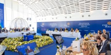 وزير الخارجية يبحث تداعيات الأوضاع الإقليمية مع نظرائه الأوروبيين