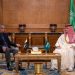 وزير الداخلية يبحث مع نظيره الباكستاني تعزيز التعاون