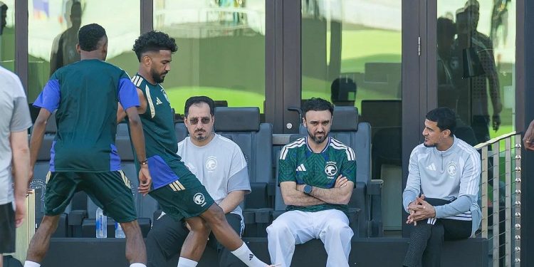 وزير الرياضة يشهد التدريب الأخير للأخضر قبل لقاء الأوروغواي في كأس العالم 2026