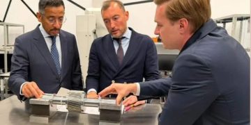 وزير الصناعة يطّلع على الحلول الهندسية المتقدمة في مركز Kronstadt Engineering Centre بروسيا