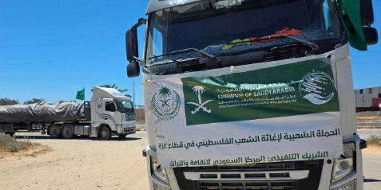 وصول قافلة مساعدات جديدة مقدمة من مركز الملك سلمان للإغاثة إلى قطاع غزة