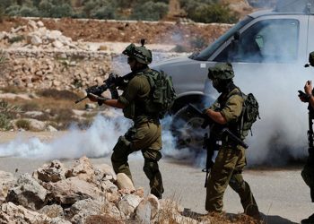 5 فلسطينيين يُصابون برصاص الاحتلال الإسرائيلي وسط غزة وشمالها