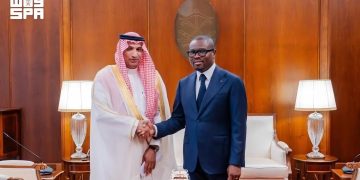 السفير البلوي يقدم أوراق اعتماده سفيراً غير مقيم لرئيس جمهورية بنين