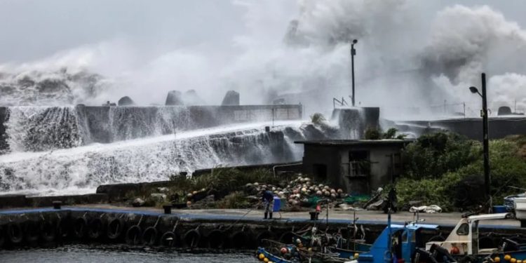 إعصار “بافي” يضرب شرق الصين وإجلاء 1.72 مليون شخص
