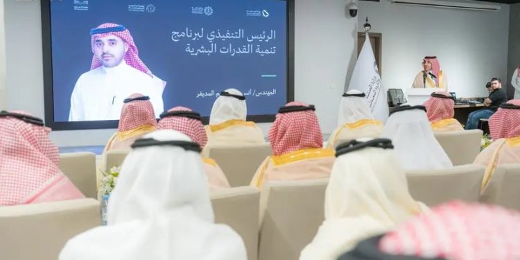 وزارة الصناعة تُخرّج 69 مبتعثاً وتوقّع 8 اتفاقيات لـ221 وظيفة في مسار واعد
