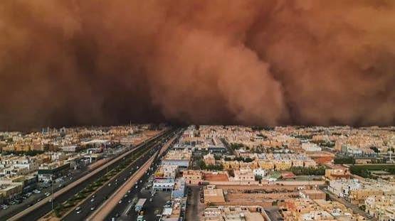45 ساعة غبارية في دول الإقليم خلال يوم واحد وإيران تتصدر بـ32 ساعة