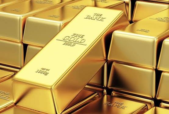 الذهب يتراجع أكثر من 1% وسط توقعات رفع الفائدة وتصاعد التوترات